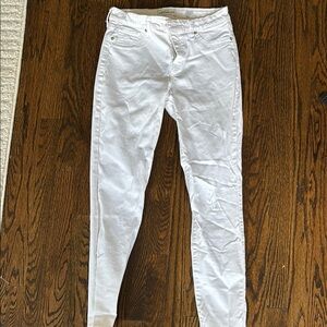 Lucky Brand White Skinny Jeans with Distressed Detailing